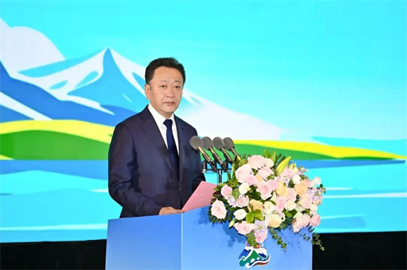自治区党委常委、拉萨市委书记达娃次仁出席并致辞。